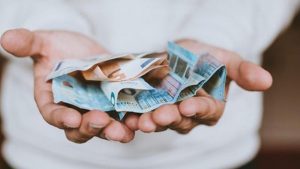 uang, sedekah, wakaf, sedekah, zakat, mewakafkan yang paling dicintai