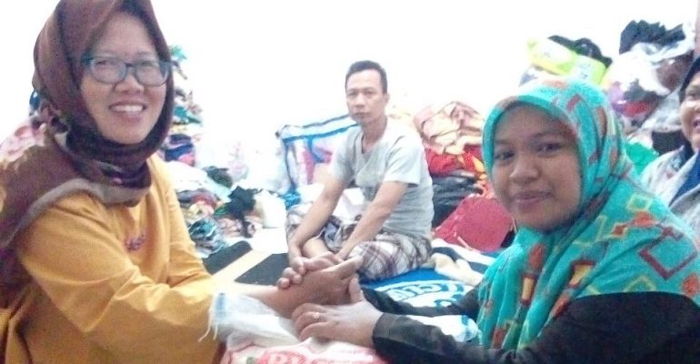 Bantuan Beras untuk Bu Ati  Sinergi Foundation