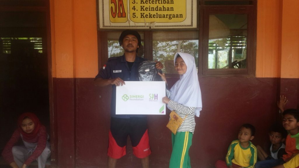 SPM, SInergi Pelayanan Masyarakat. dhuafa, bantuan alat tulis
