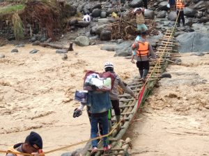 korban banjir, longsor, jembatan