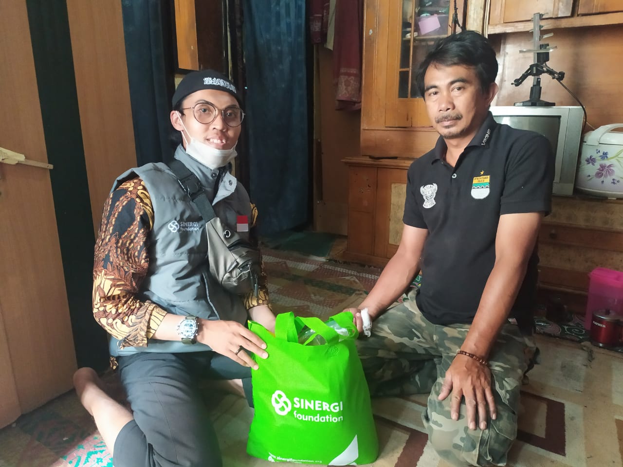 supir angkot, covid-19, dhuafa, sembako