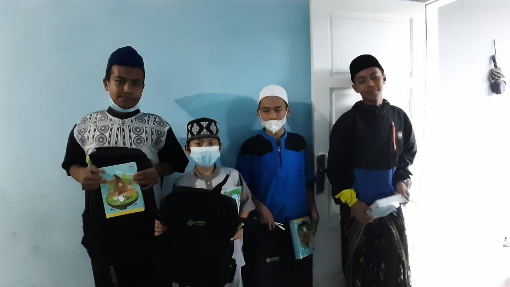 santri yatim, zakat, dhuafa, pendidikan, bantuan penndidikan