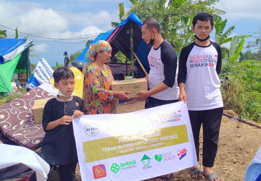 rendang, kaleng rendang, erupsi, semeru, bencana alam, bantuan makanan