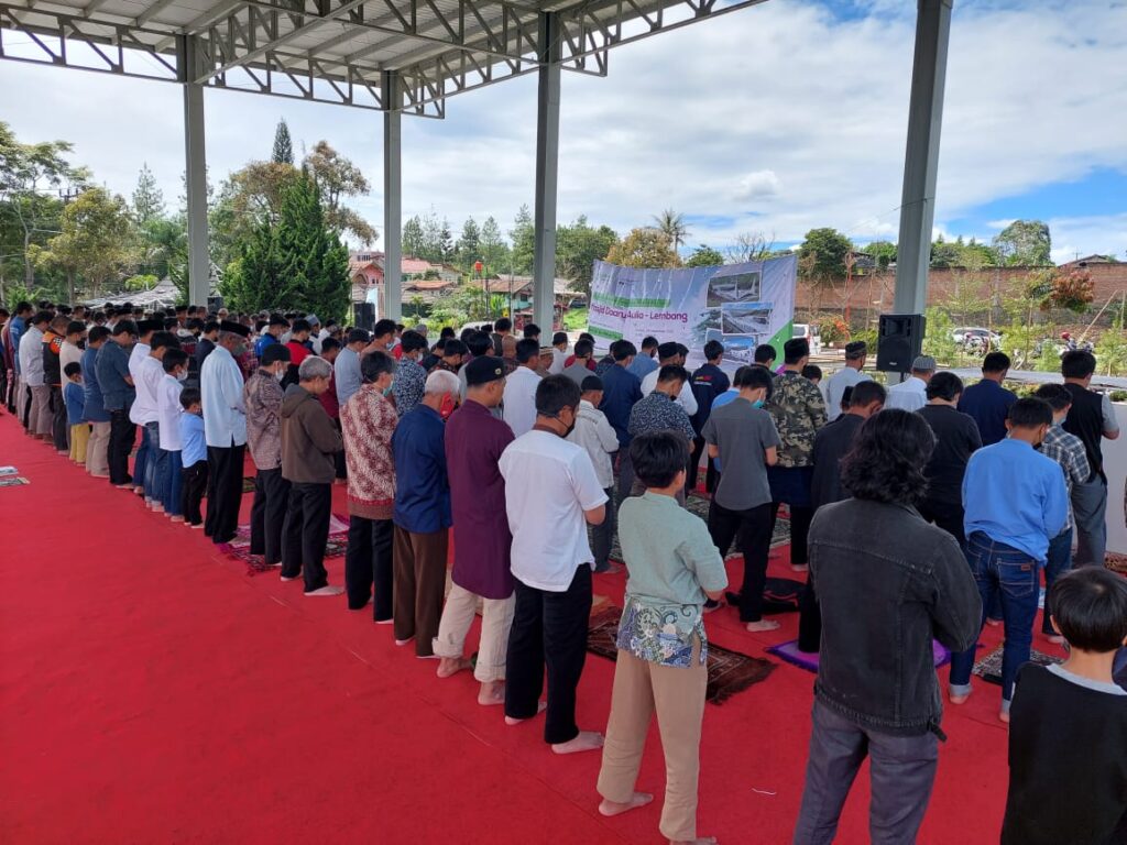 masjid, wakaf, wakaf produktif, lembang, masjid daarul aulia, peresmian, kh miftah faridl