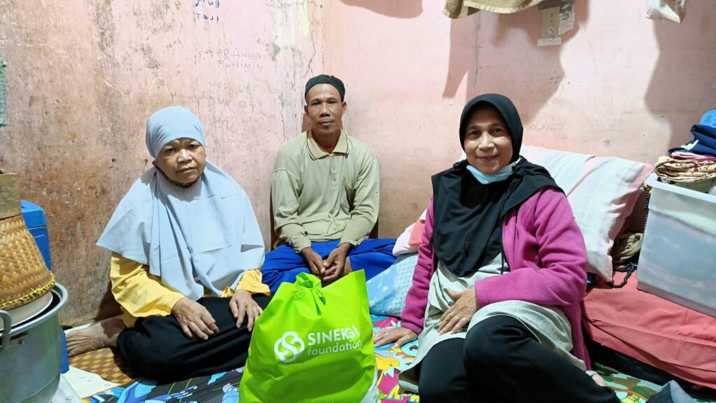 dhuafa, lansia, sembako