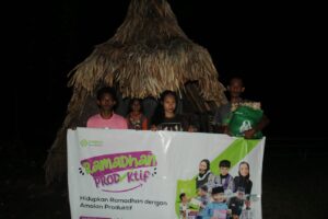 Salurkan Paket Ramadhan untuk Warga Banggai Sulteng, Tim Relawan Terjebak Di Sungai
