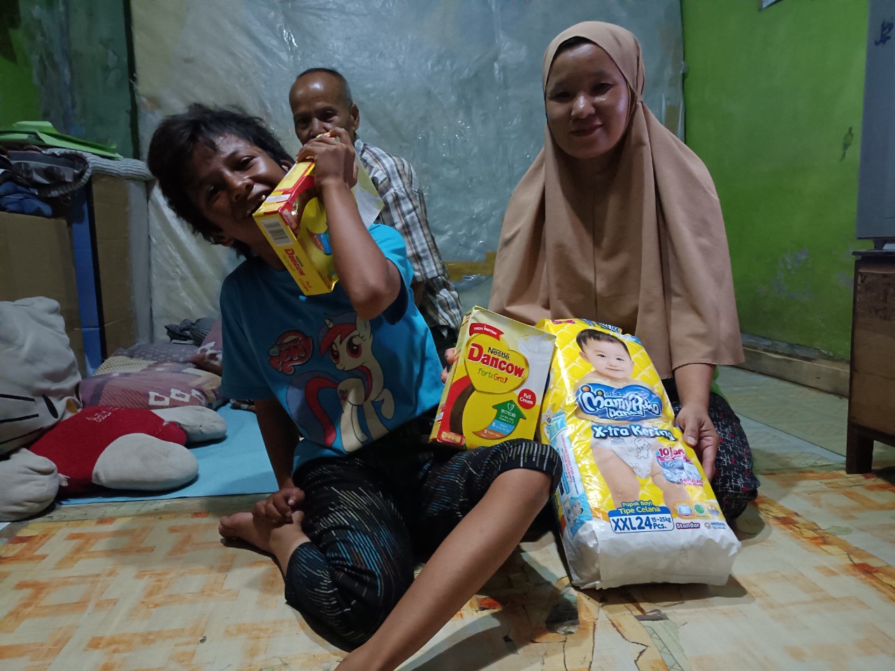 bantuan nutrisi dan diapers, sedekah