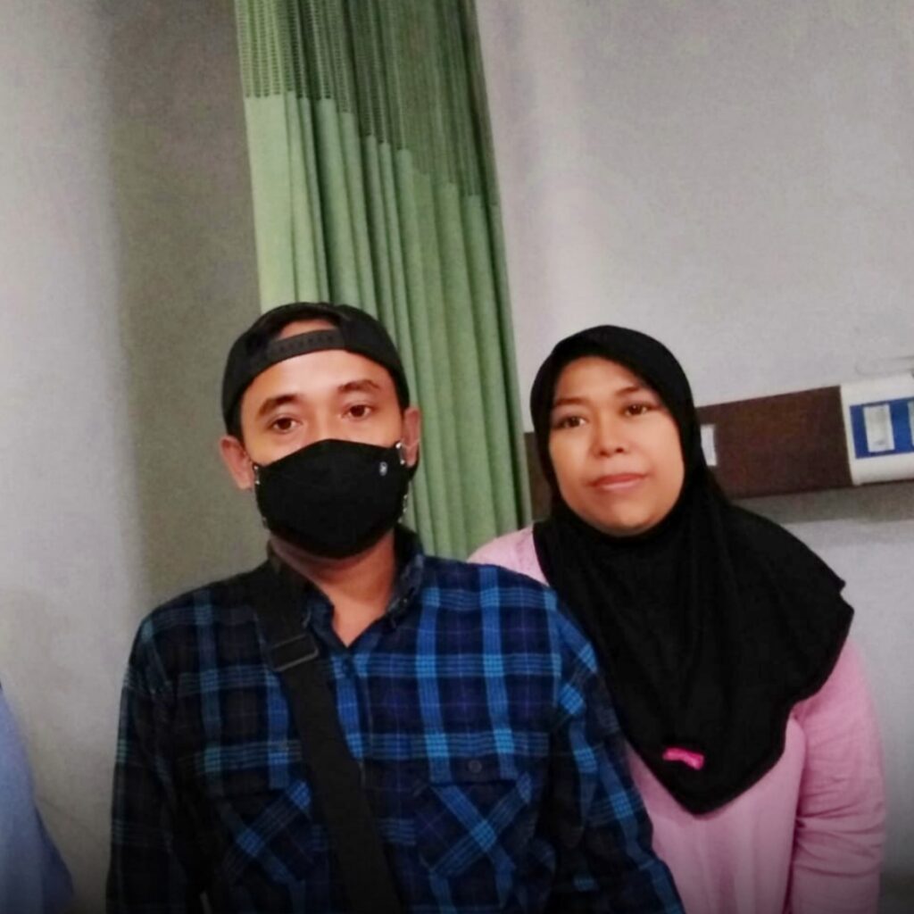 Ibu Eva dan Bapak Riki hendak dapatkan fasilitas caesar di IGD melalui RBC
