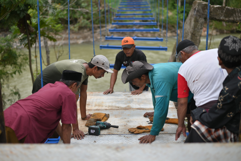 gotongroyong jembatan